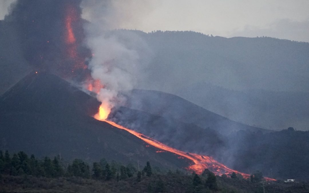 Vulcanólogos do IVAR/CIVISA vão estudar a erupção do vulcão Cumbre Vieja